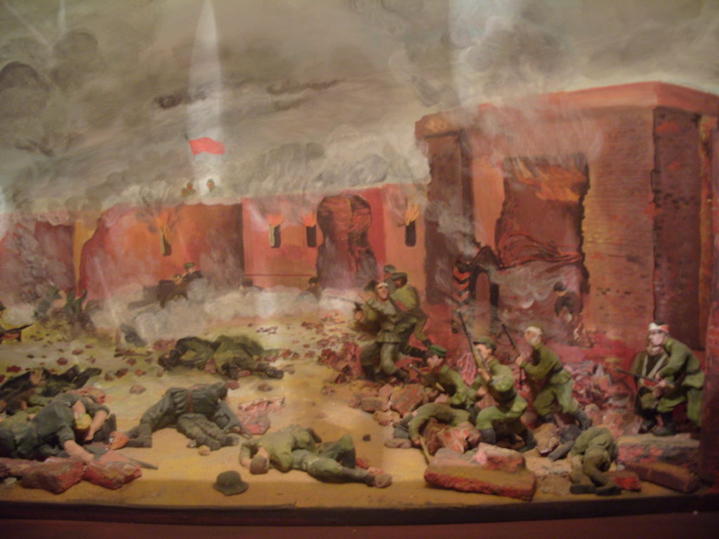9) Защита Брестской крепости. Панорама